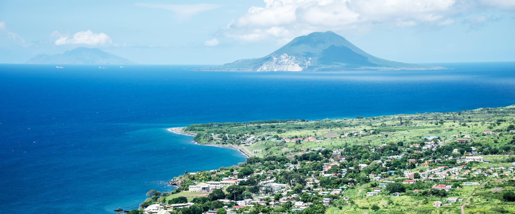 Saint Kitts và Nevis là một liên bang đảo có nền kinh tế du lịch phát triển
